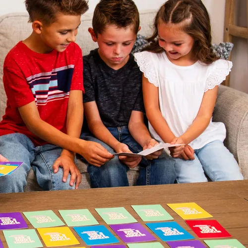 Vista 6 de Juego de cartas Look and See Scavenger Hunt para interiores y exteriores para niños