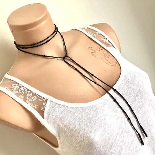 Vista 4 de Collar envuelto, joyería de cuentas de semillas negras, collar largo en capas, gargantilla de corbata, gargantilla envuelta bohemia, collar Lariat