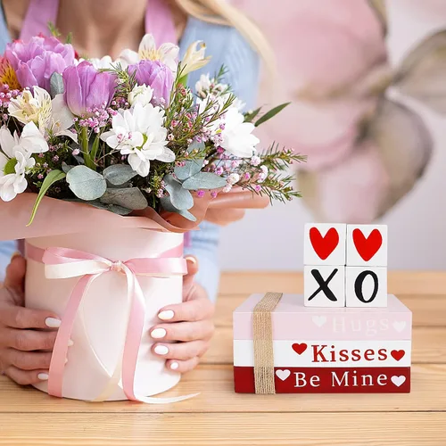 Vista 4 de Decoración del día de San Valentín, pila de libros de madera con 4 letreros XOXO, decoraciones del día de San Valentín para el hogar, bandeja