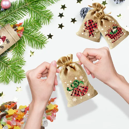 Vista 4 de KIMOBER 36 bolsas de regalo de arpillera de Navidad, bolsa de lino de yute para dulces con doble cordón para recuerdos de fiesta de Navidad