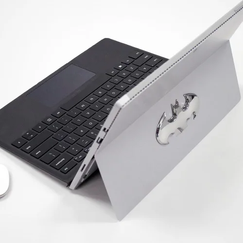 Vista 5 de Emblema de coche Batman de Fan Emblems - Símbolo de Batwing y Batarang de 1989 en 3D - Color: cromo - Tamaño: 9.65 x 4.57 x 0.51 cm - Accesorios