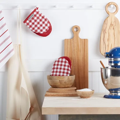 Vista 2 de KitchenAid Gingham - Juego de 2 manoplas de horno de algodón, color rojo pasión, 5.5 x 8 pulgadas