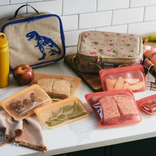 Vista 3 de Stasher Bolsas de silicona reutilizables para almacenamiento de alimentos, paquete de 6, bolsas reutilizables para congelador, microondas, Arco iris