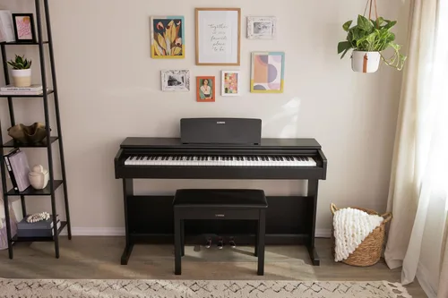 Vista 3 de [Usado] Yamaha Arius Series - Piano vertical digital delgado, gran sonido, teclado compacto con peso, negro (YDPS35B)