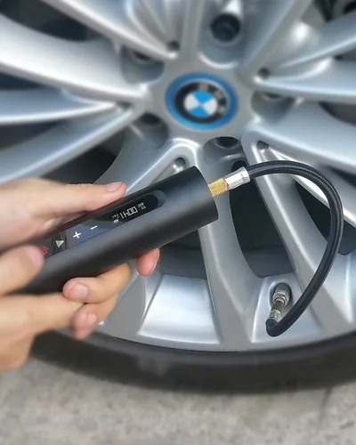 Vista 2 de Inflador Norshire de neumáticos, compresor de aire portátil, mini bomba de aire eléctrica para bicicleta, automóvil, globo de 2,000 mAh con 90 %