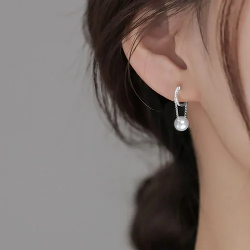 Vista 2 de SLUYNZ Aretes de aro pequeños colgantes de plata de ley con forma de mariposa para mujeres, adolescentes, aretes de aro con mariposa CZ