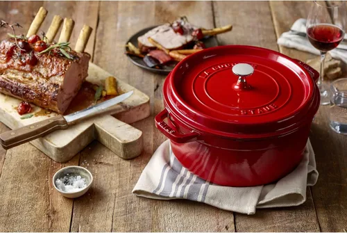 Vista 5 de Staub - Cocotte redonda de hierro fundido de 9 cuartos de galón, cereza, fabricado en Francia