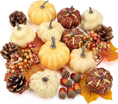 VEKDA 24 decoraciones de calabaza falsa para decoración de mesa de Acción de Gracias con mini calabazas, bellotas, piñas, bayas, hojas de arce,