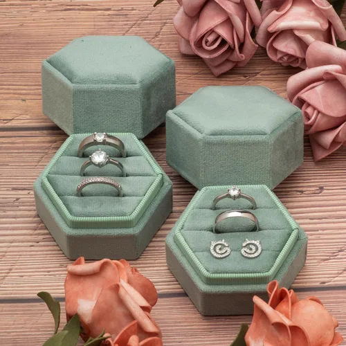 Vista 5 de Caja hexagonal para anillos de terciopelo con 3 ranuras para ceremonia de boda, propuesta, compromiso, cumpleaños (verde salvia)