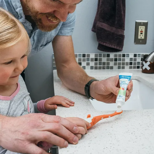 Vista 7 de Dr. Brown's Cepillo de dientes para bebés y niños pequeños, dinosaurio verde y naranja, paquete de 2, 1-4 años