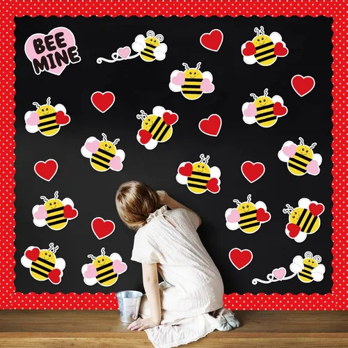 Vista 4 de Whaline Decoración de tablón de anuncios de abejas para el día de San Valentín, recortes de corazón, borde con borde de abeja, linda decoración