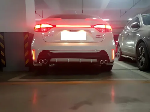 Vista 6 de iJDMTOY Luces reflectoras de parachoques LED de lente roja compatibles con Toyota Corolla Sedán 2019-22, funciona como faros antiniebla traseros