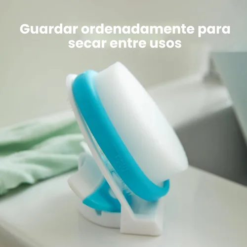 Vista 5 de Frida Baby El Sistema de Costra Láctea de 3 Pasos, DermaFrida The FlakeFixer, Esponja, Cepillo, Peine y Soporte de Almacenamiento para Bebés