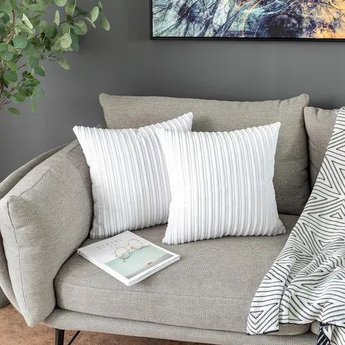 Vista 116 de UGASA - Fundas de almohada decorativas de terciopelo suave y sólidas de Navidad para sala de estar/sofá, 16 x 16 pulgadas, 2 unidades, color burdeos