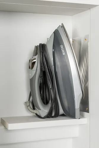 Vista 5 de Iron-A-Way Centro de planchado integrado con tabla de planchar de 42 pulgadas, almacenamiento de plancha caliente y puerta blanca plana-NE42FWU