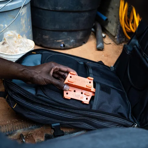 Vista 4 de Johnson Level & Tool 60-275 Deck Mate, herramienta espaciadora para tablas de cubierta, naranja, 1 nivel*