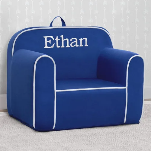 Vista 6 de Delta Children Silla Cozee personalizada, personalizable con nombre, silla de espuma para niños a partir de 18 meses, azul/blanco