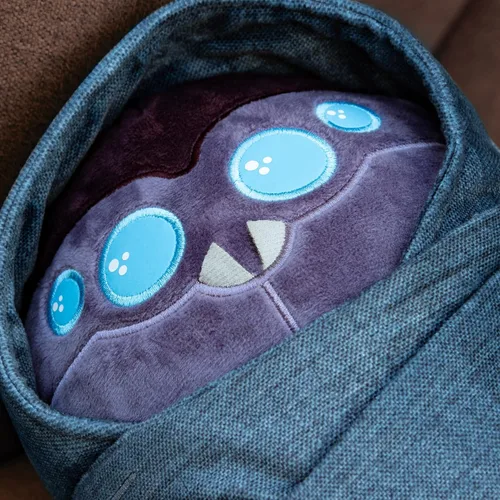 Vista 4 de Numskull Peluche oficial de Fallen Baby, réplica suave, producto oficial de Destiny 2, edición limitada