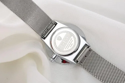 Vista 4 de MASTOP Reloj de pulsera con correa de malla tejida de acero inoxidable plateado para mujer, diseño simple, pantalla analógica, reloj de cuarzo