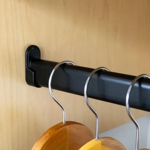 Vista 2 de Barra ovalada para armario con soportes finales (negro mate, 48 pulgadas)