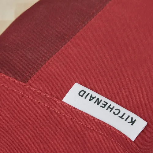 Vista 7 de KitchenAid Beacon - Juego de mini guantes de horno antideslizantes de dos tonos, rojo pasión/burdeos, 5.5 x 8 pulgadas, 2 piezas