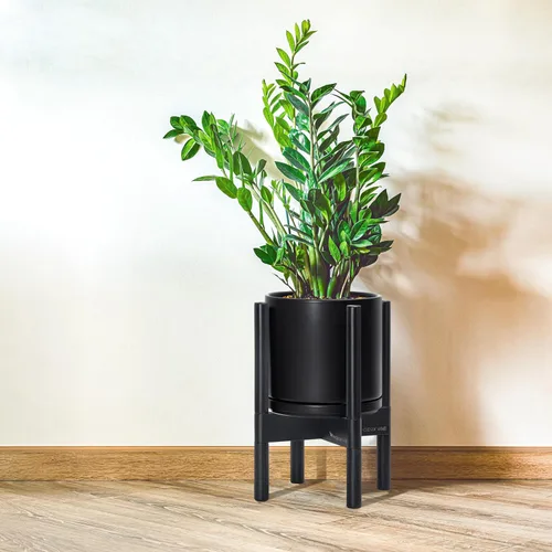 Vista 2 de D'vine Dev Maceta de cerámica con soporte de ébano – Maceta redonda moderna de 8 pulgadas con soporte para maceta de madera, color negro, 55-B-M-2