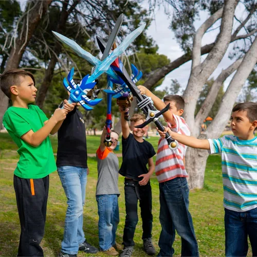 Vista 5 de Formidable Toys - Espadas de espuma de 32 pulgadas para niños, diseños para mezclar y combinar, juguetes de juego de simulación y caballeros