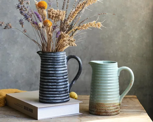 Vista 7 de Quoowiit - Jarrón rústico de cerámica con asa, jarrón de pitero de granja decorativo negro con aspecto desgastado para decoración del hogar, sala