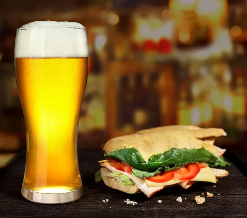 Vista 4 de Kitchen Lux Pilsner - Juego de 6 vasos de cerveza Pilsner de 16 onzas, transparentes, reutilizables, aptos para lavavajillas, sin BPA, modernos