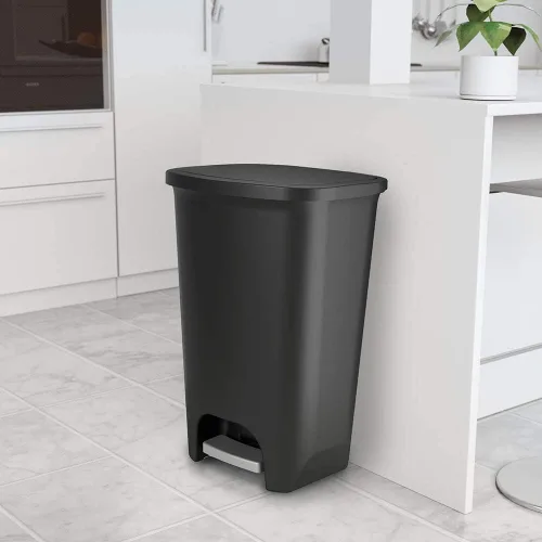Vista 4 de Glad Bote de plástico de capacidad extra de 75 L con protección contra olores CloroxTM, 75 litros, negro mate y cubo de basura de plástico GLD-74030