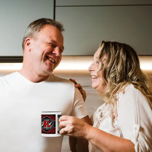 Vista 4 de 3dRose (mug_102898_4) Letra K con inicial de cebra roja malvada, taza negra de dos tonos, 11 onzas