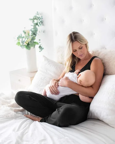 Vista 5 de Kindred Bravely Everyday Maternity Joggers (negro, XL) y bata de maternidad y lactancia de emmalina (gris, LXL)