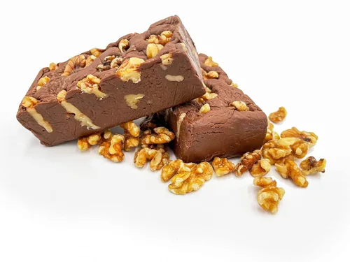 Vista 2 de Uncle Butch's Dulce de Chocolate con Nueces - Dulce de Chocolate Recién Hecho en Pequeños Lotes con Mantequilla Real - Cremoso, Decadente, Hecho a